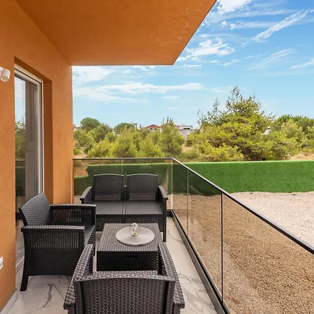 In With Heated Swimming Pool * فير