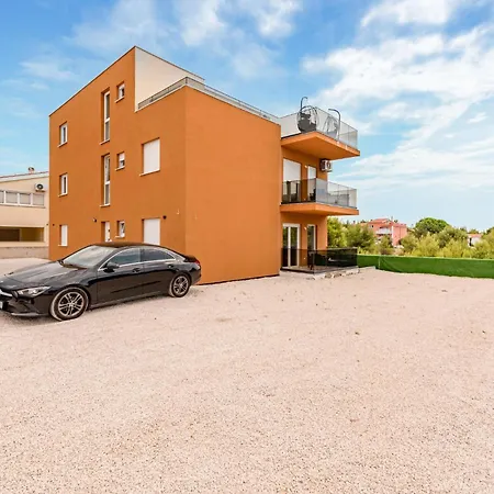 In With Heated Swimming Pool شقة *