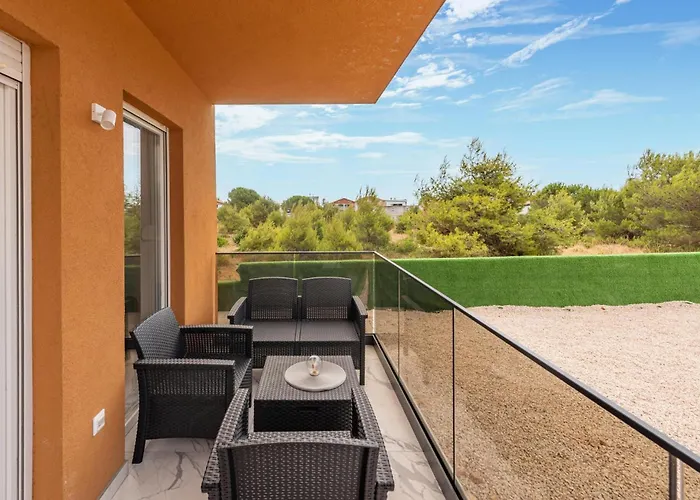 In With Heated Swimming Pool * فير