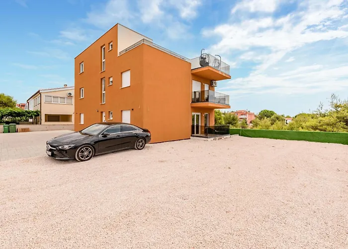 In With Heated Swimming Pool شقة *