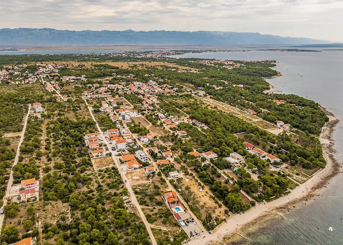 شقة In With Heated Swimming Pool فير