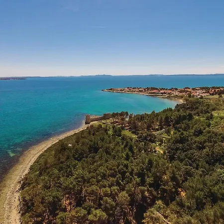 In With Heated Swimming Pool Apartman *